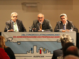 De Izq. a Der.: Adm. Arturo Molina, Arq. Eduardo Rizzo y Dr. Jorge Martin Irigoyen.