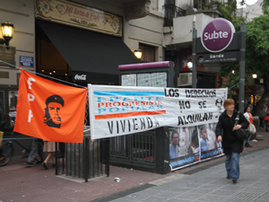 En la tradicional esquina portea se colgaron carteles y se repartieron volantes sobre el proyecto de ley de Ibarra.