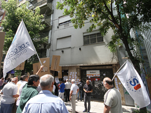 Santa Mara, Bacigalupo y miembros de la comisin directiva del SUTERH frente al consorcio de Riobamba. 