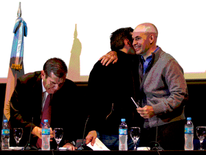 Junio de 2014, en la UMET, Víctor Santa María, Horacio Rodriguez Larreta y Guillermo Montenegro firman un convenio para la distribución de botones antipánico.