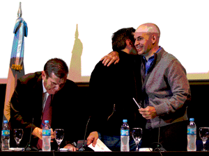 Junio de 2014, en la UMET, Vctor Santa Mara, Horacio Rodriguez Larreta y Guillermo Montenegro firman un convenio para la distribucin de botones antipnico.