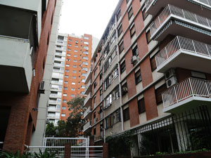 Un edificio que cuente con dos ascensores, una instalacin fija contra incendios y una caldera, deber abonar $2.050 pesos anuales.