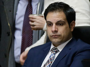 En su observación, el legislador Hernán Arce pidió la derogación de la Ley Muñoz.
